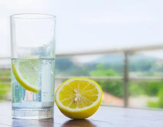 ¿Agua de Limón Ayuda a Perder Grasa? - JH Nutrición